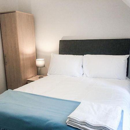 Old Court Holiday Homes Terryglass - Sleeps 6 By Trident Holiday Homes 외부 사진