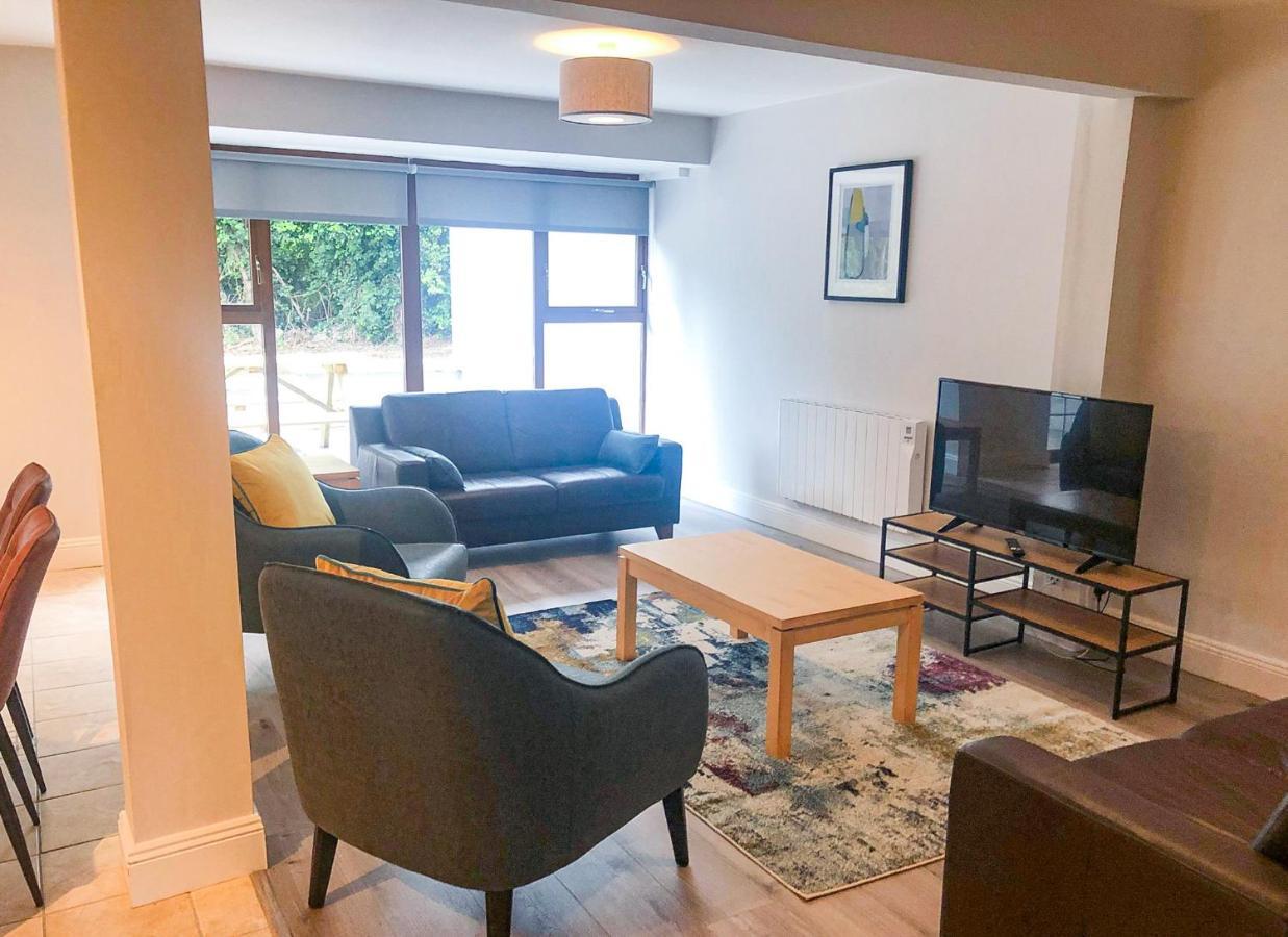 Old Court Holiday Homes Terryglass - Sleeps 6 By Trident Holiday Homes 외부 사진